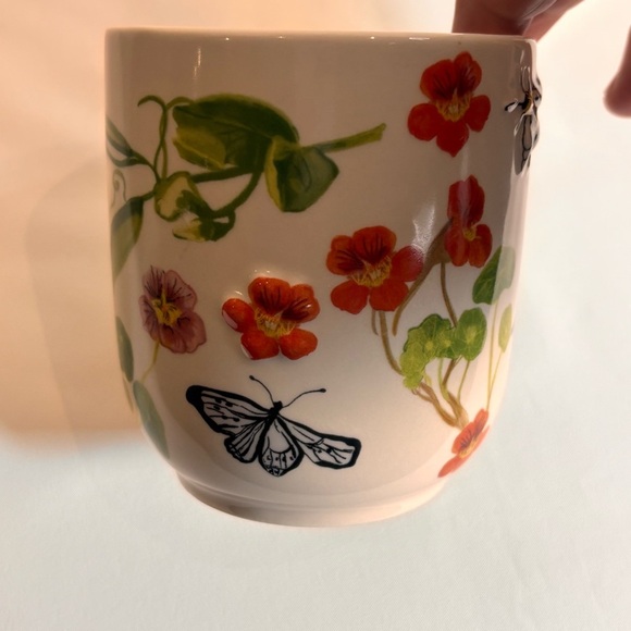 ANTHROPOLOGIE Letter H Embossed Sweetpea Flowers and Bee Ceramic Mug - Picture 8 of 9